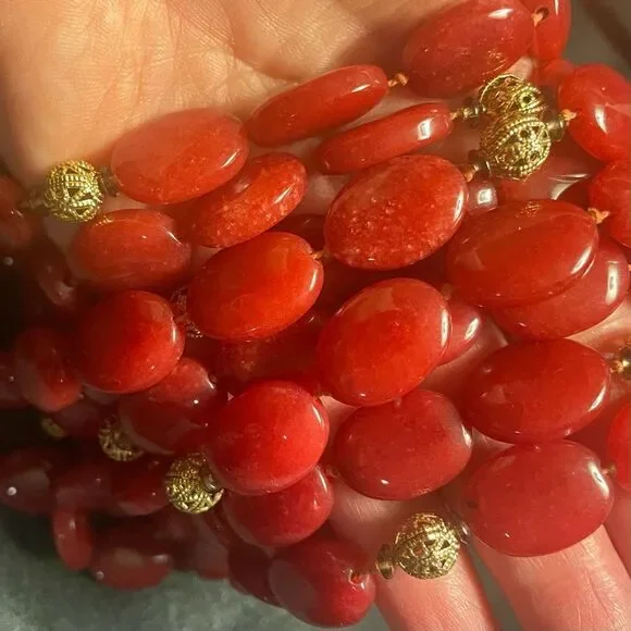 🏖️SOLD🏖️ Coral Five Strand Vintage Necklace with Gold Filagree Beads - Picture 8 of 9